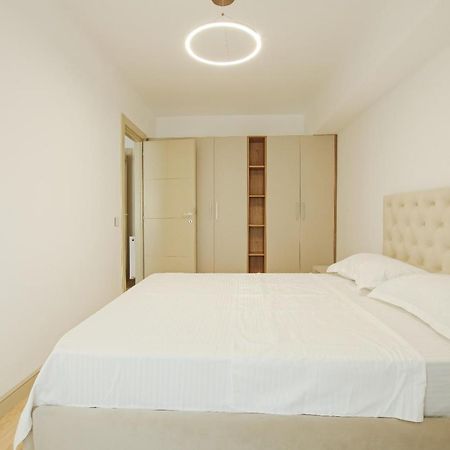 Himson-Beige Apartment Iasi Exteriör bild