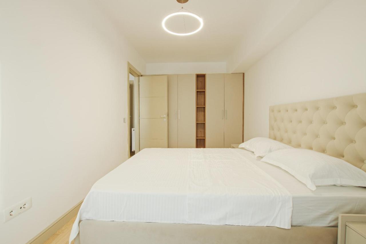 Himson-Beige Apartment Iasi Exteriör bild