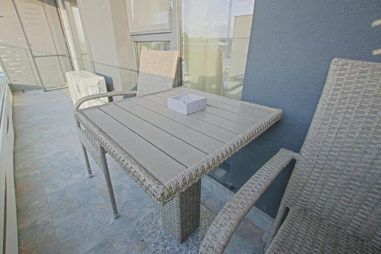 Himson-Beige Apartment Iasi Exteriör bild