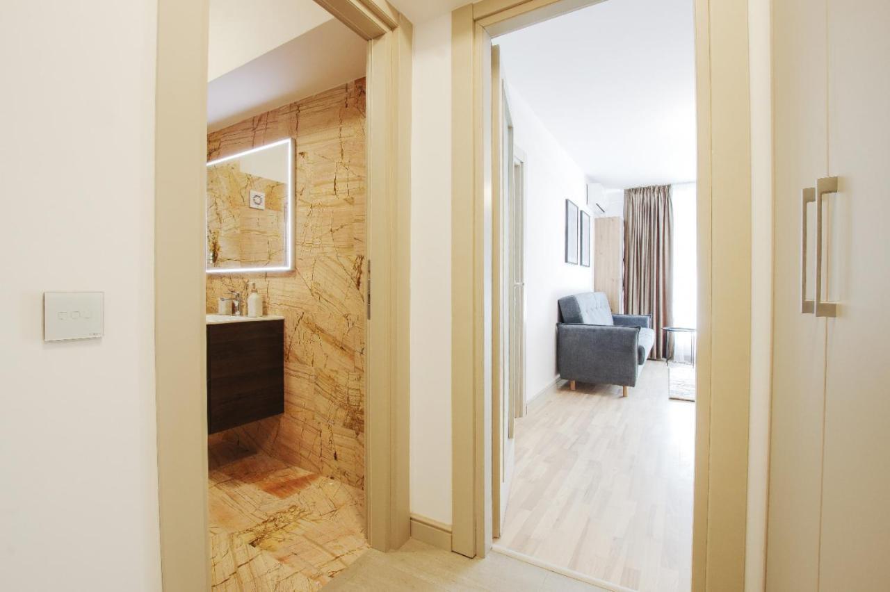 Himson-Beige Apartment Iasi Exteriör bild