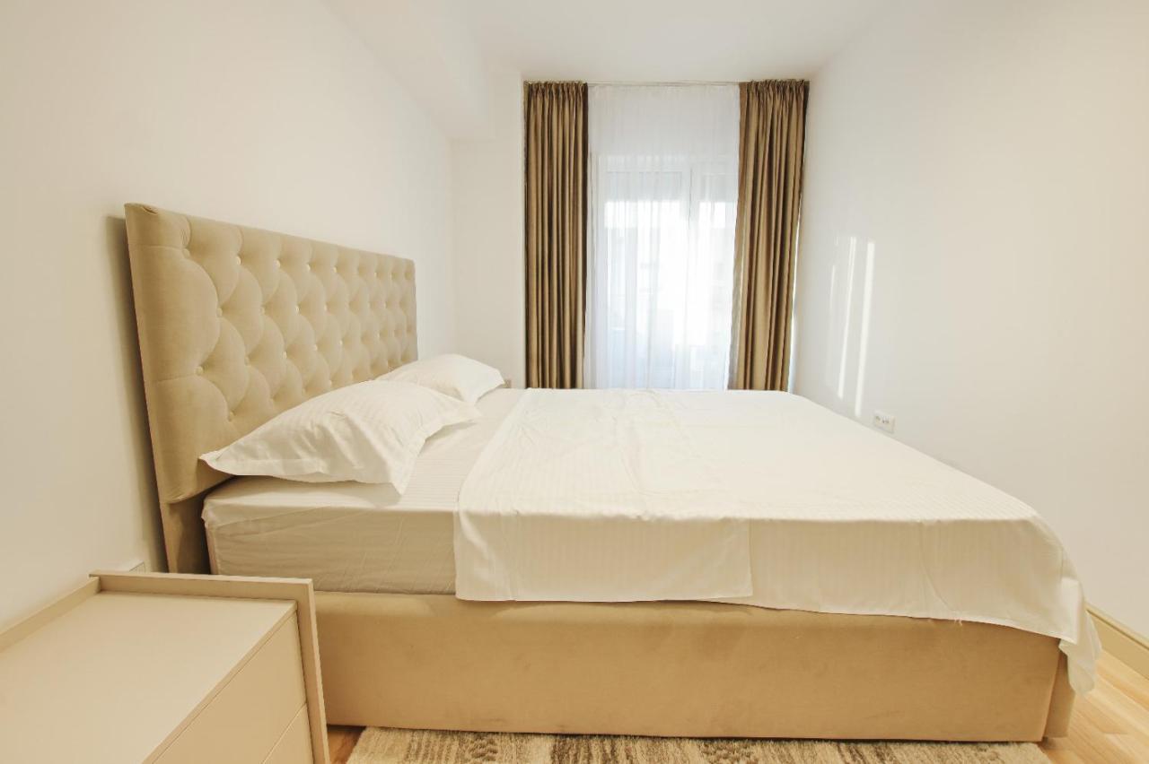 Himson-Beige Apartment Iasi Exteriör bild