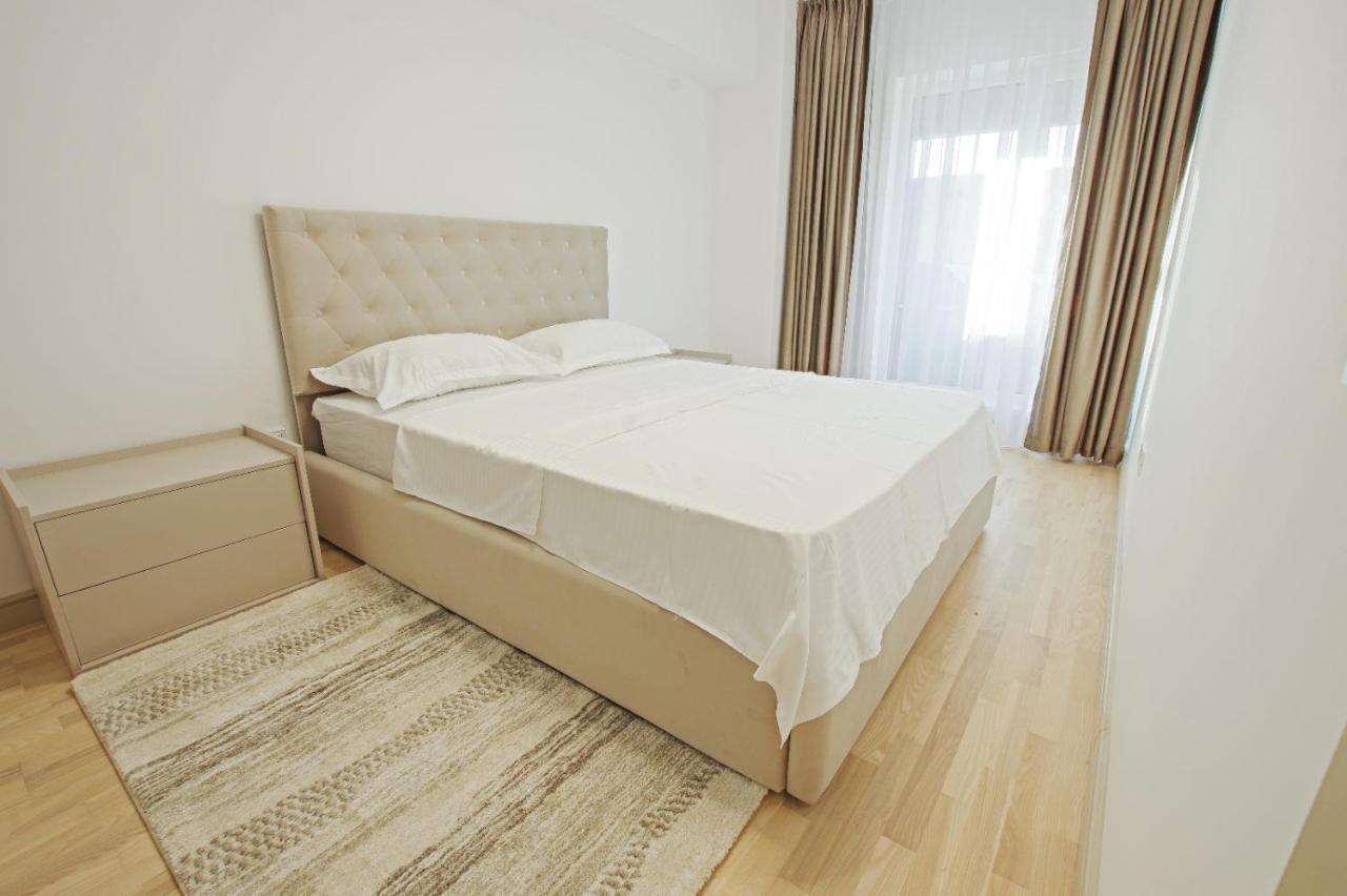 Himson-Beige Apartment Iasi Exteriör bild